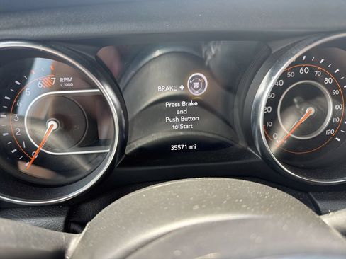 Used 2021 Jeep Wrangler Unlimited Sahara AWD/4WD image 10