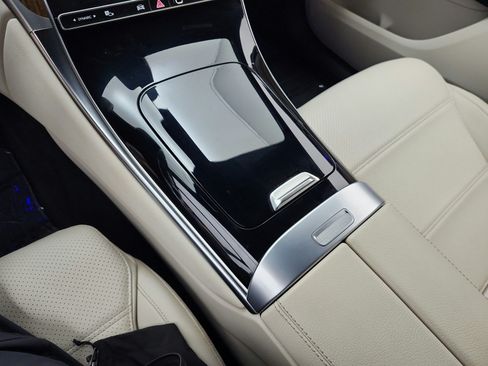 Used 2024 Mercedes-Benz GLC 300 image 12