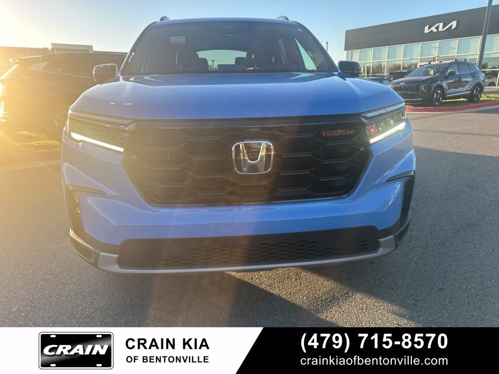 Used 2025 Honda Pilot TrailSport image 2