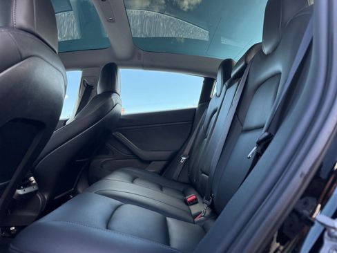 Used 2018 Tesla Model 3 Long Range RWD image 17