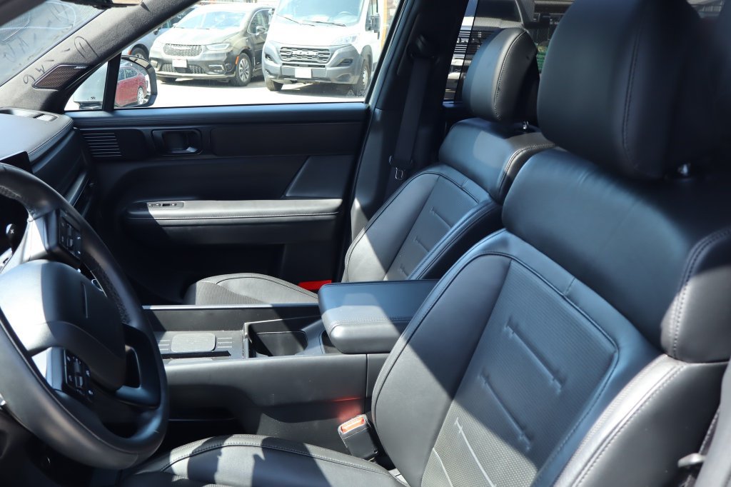 Used 2024 Hyundai Santa Fe Calligraphy AWD/4WD image 19