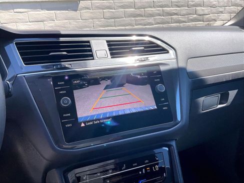 Certified 2023 Volkswagen Tiguan SE FWD image 21