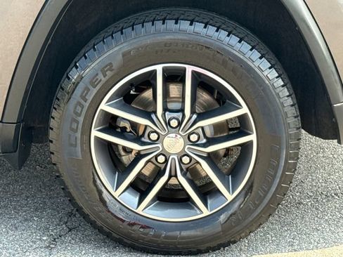 Used 2018 Jeep Grand Cherokee Limited RWD image 20