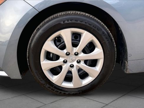 Used 2026 Toyota Corolla LE FWD image 11