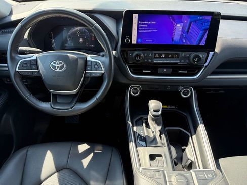 Certified 2025 Toyota Grand Highlander AWD image 10