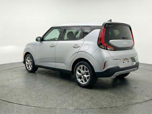 Used 2025 Kia Soul LX w/ LX Technology Package FWD image 6