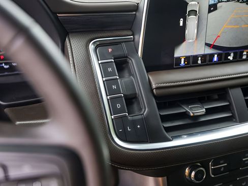 Used 2023 GMC Yukon SLT w/ SLT Luxury Package AWD/4WD image 21