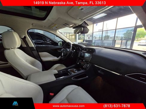 Used 2019 Jaguar F-PACE Prestige AWD/4WD image 37