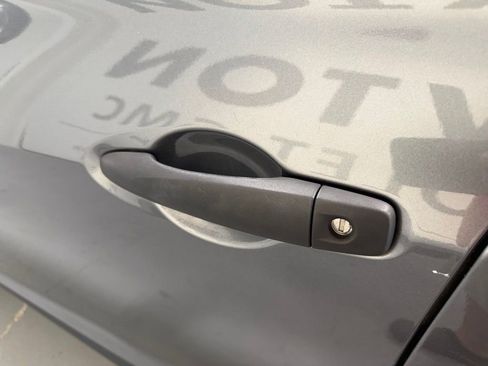 Used 2021 Nissan Kicks S FWD image 10