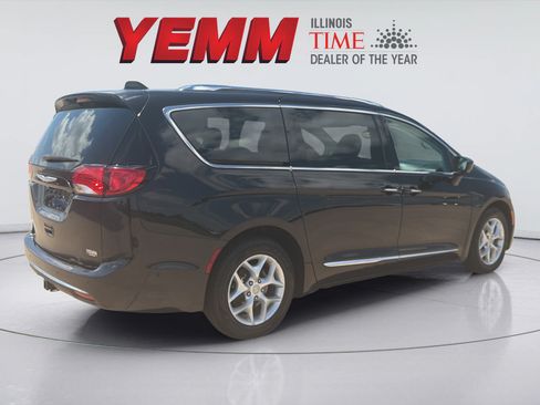 Used 2017 Chrysler Pacifica Touring-L Plus w/ Advanced Safetytec Group FWD image 8