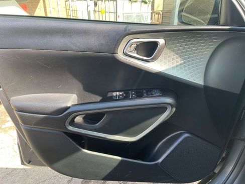 Used 2025 Kia Soul LX w/ LX Technology Package image 18