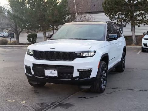 New 2025 Jeep Grand Cherokee L Limited w/ Trailer Tow Package image 4