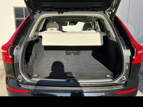 Used 2021 Volvo XC60 T5 Momentum AWD/4WD image 11