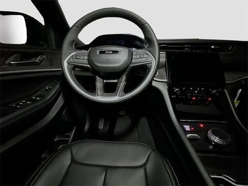 New 2025 Jeep Grand Cherokee Limited w/ Luxury Tech Group II image 27