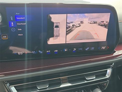 Used 2024 Chevrolet Traverse RS image 34