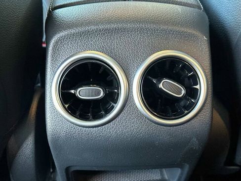 Used 2025 Mercedes-Benz GLA 250 4MATIC image 16