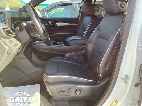 Used 2025 Buick Enclave Preferred AWD/4WD image 13