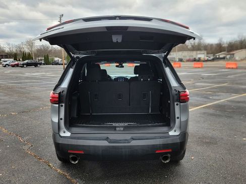 Used 2023 Chevrolet Traverse LT image 11