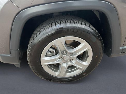Used 2024 Jeep Compass Latitude AWD/4WD image 14