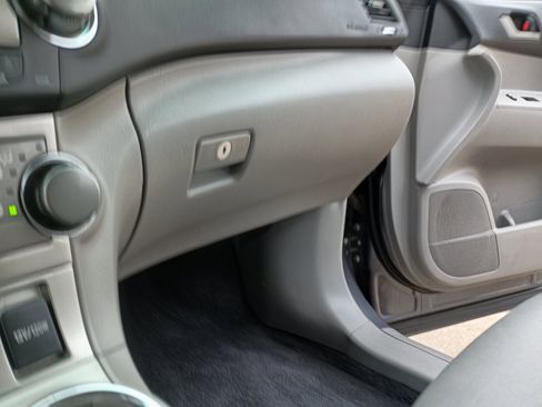 Used 2012 Toyota Highlander FWD image 35