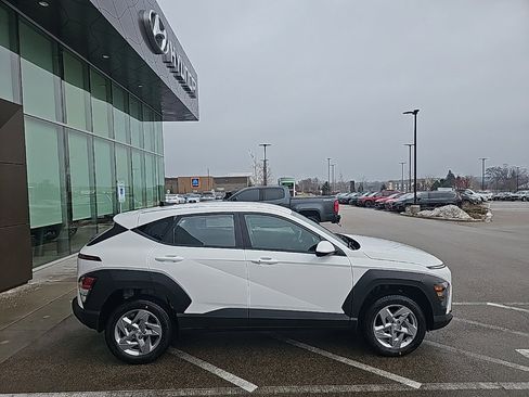 New 2026 Hyundai Kona SE image 6