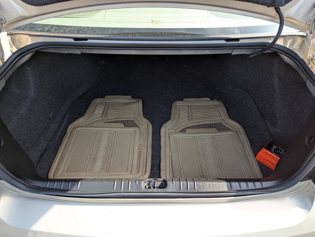 Used 2011 Chevrolet Impala LT w/ Luxury Edition Package FWD image 41