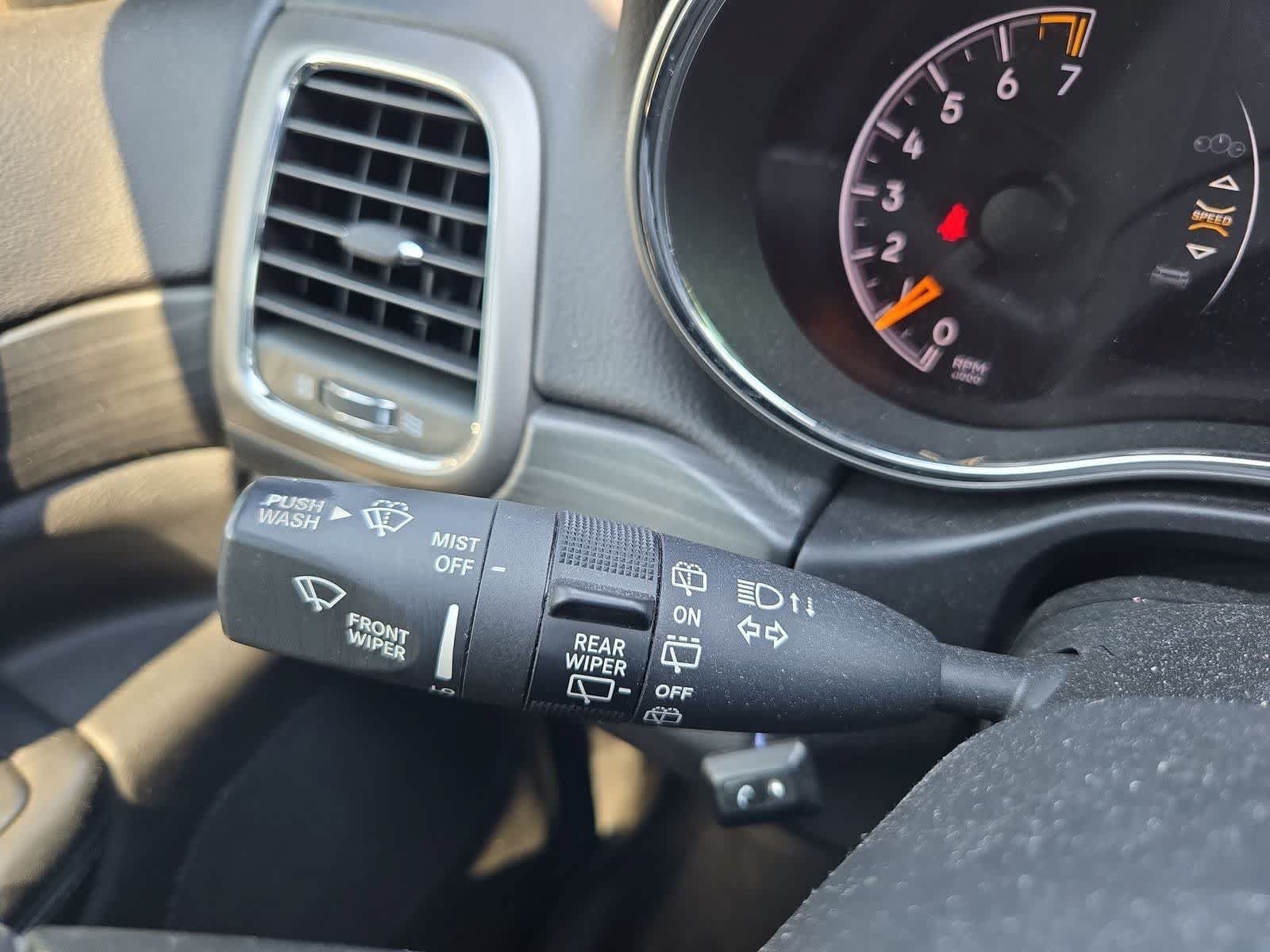 Used 2019 Jeep Grand Cherokee Altitude RWD image 24