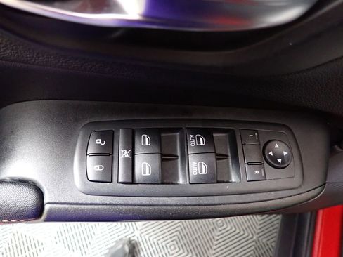 Used 2019 Jeep Cherokee Trailhawk w/ Comfort/Convenience Group AWD/4WD image 22