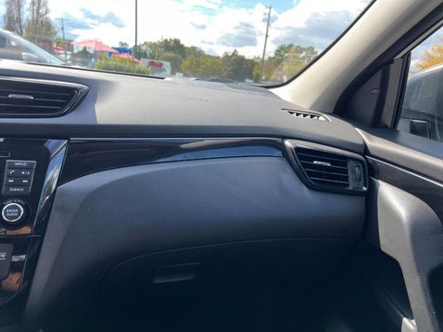 Used 2017 Nissan Rogue Sport SL w/ SL Premium Package image 20