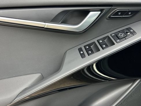 Certified 2024 Kia Niro SX Touring FWD image 8
