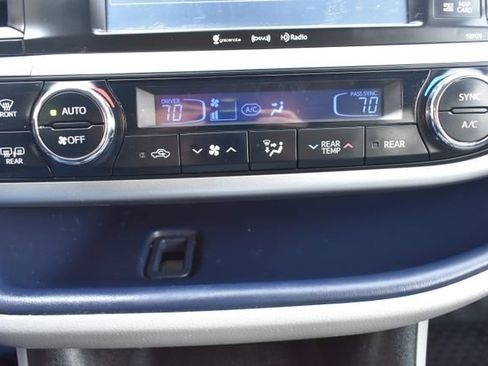 Used 2018 Toyota Highlander XLE w/ Protection Package #3 AWD/4WD image 27
