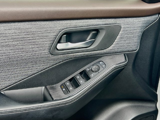 Certified 2023 Nissan Rogue SV FWD image 14