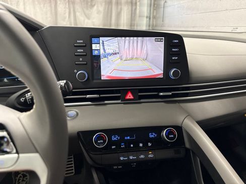 Used 2025 Hyundai Elantra Sport FWD image 15