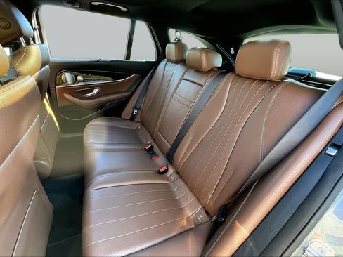 Used 2017 Mercedes-Benz E 400 4MATIC Wagon image 20