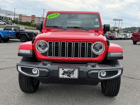 Used 2025 Jeep Wrangler Unlimited Sahara AWD/4WD image 9