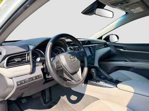 Used 2020 Toyota Camry SE FWD image 9