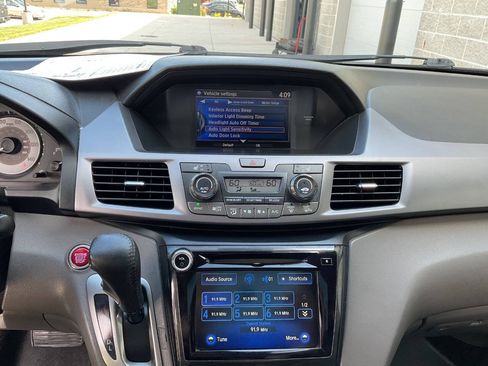 Used 2014 Honda Odyssey Touring Elite image 26