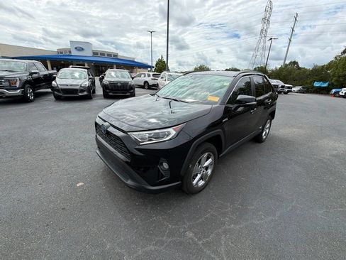 Used 2021 Toyota RAV4 XLE Premium AWD/4WD image 22