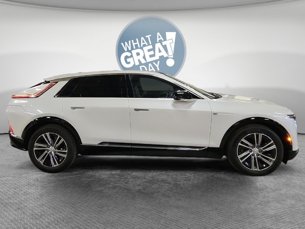 Certified 2024 Cadillac Lyriq Luxury AWD/4WD image 2