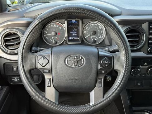 Used 2022 Toyota Tacoma TRD Off-Road AWD/4WD image 13