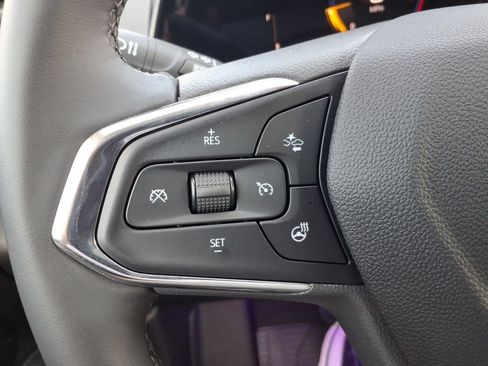 Used 2025 Chevrolet Trax LT w/ LT Convenience Package FWD image 31