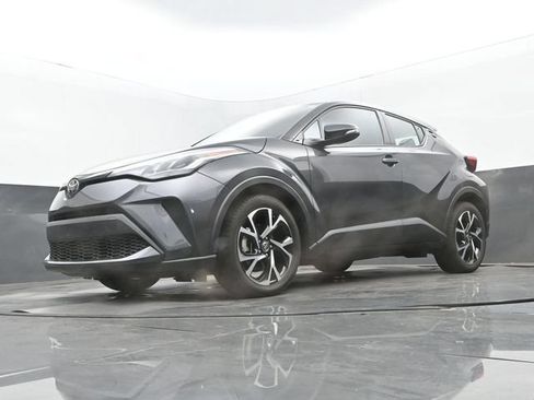 Used 2022 Toyota C-HR XLE FWD image 12