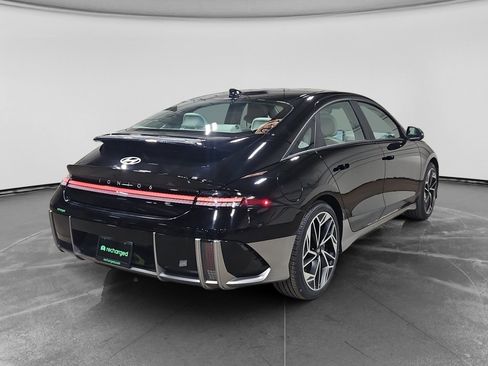 Used 2024 Hyundai Ioniq 6 SEL AWD/4WD image 3