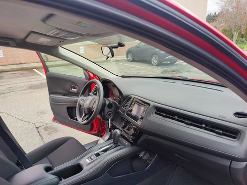 Used 2018 Honda HR-V LX image 18