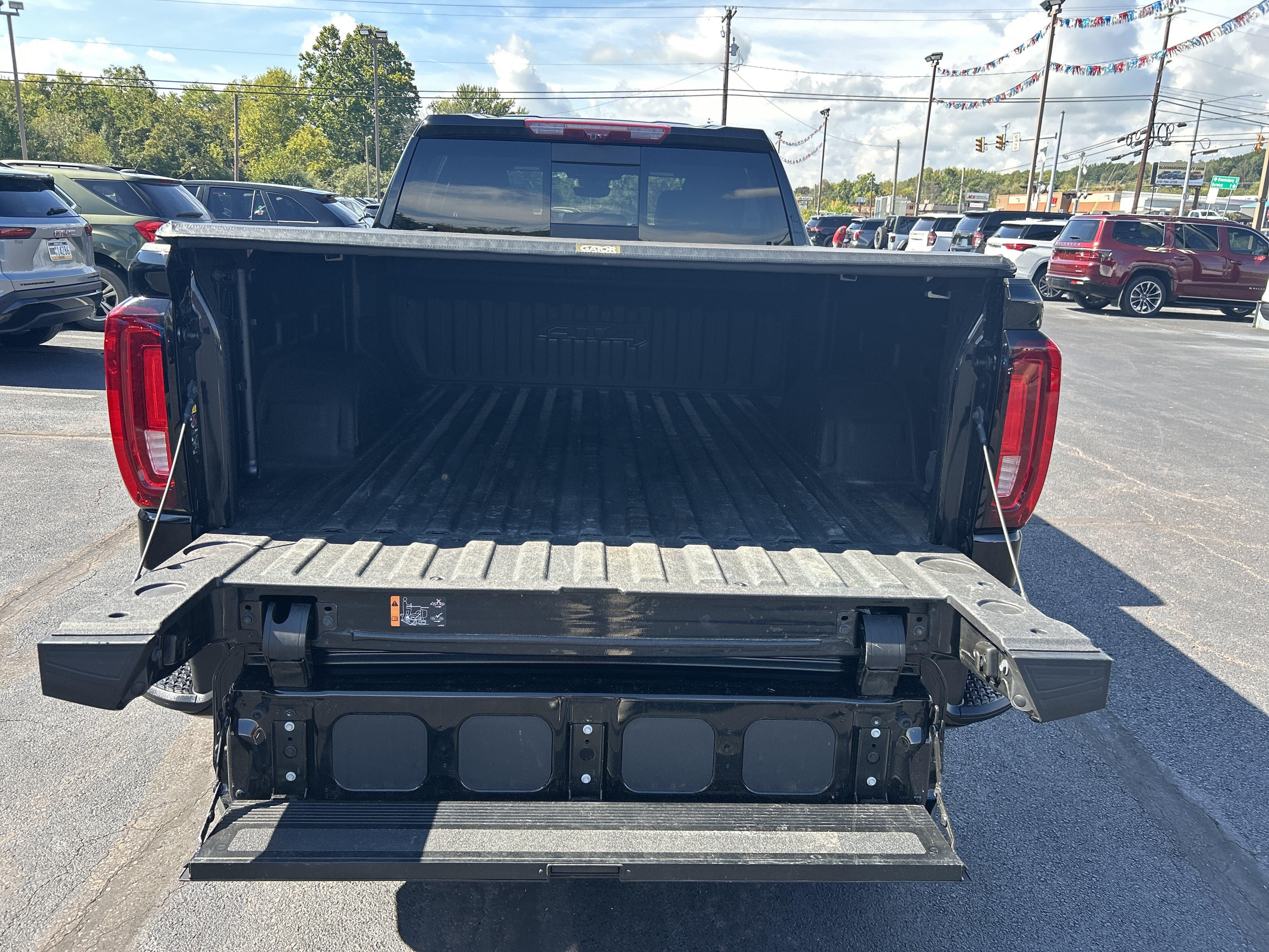 Used 2023 GMC Sierra 1500 AT4 w/ AT4 Premium Package AWD/4WD image 5