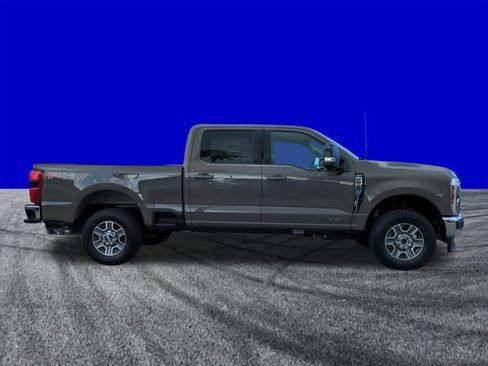 New 2026 Ford F250 Lariat w/ FX4 Off-Road Package image 3