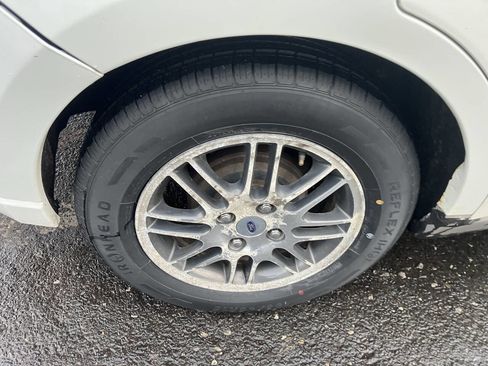 Used 2010 Ford Focus SE image 12