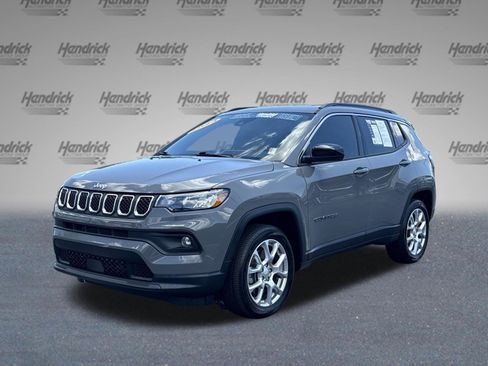 Used 2023 Jeep Compass Latitude AWD/4WD image 5