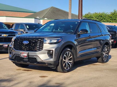 Used 2025 Ford Explorer ST-Line AWD/4WD image 3