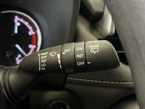 Used 2024 Toyota RAV4 XLE FWD image 33